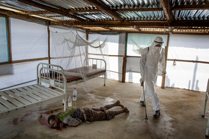 Niclas Hammarström prisad för denna bild ur Cafés reportage om ebola – läs historien bakom