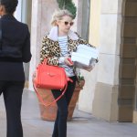 Emma Roberts ser chic ut under en shoppingrunda i LA!