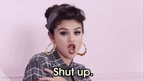 Selena Gomez svarar på tjockhån med baddräktsbild