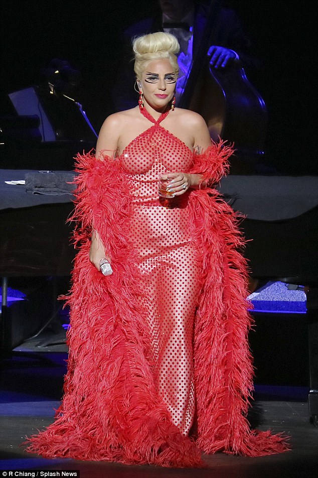 Varför ser Lady Gaga 20 år äldre ut?