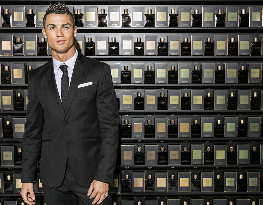 Ronaldo utmanar Zlatan – nu släpper han sin egen parfym