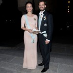 Nyfiken på Sofias clutch och Victorias mammaklänning?
