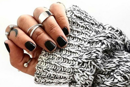 Inspiration: Satsa på svarta naglar till nyårsfesten