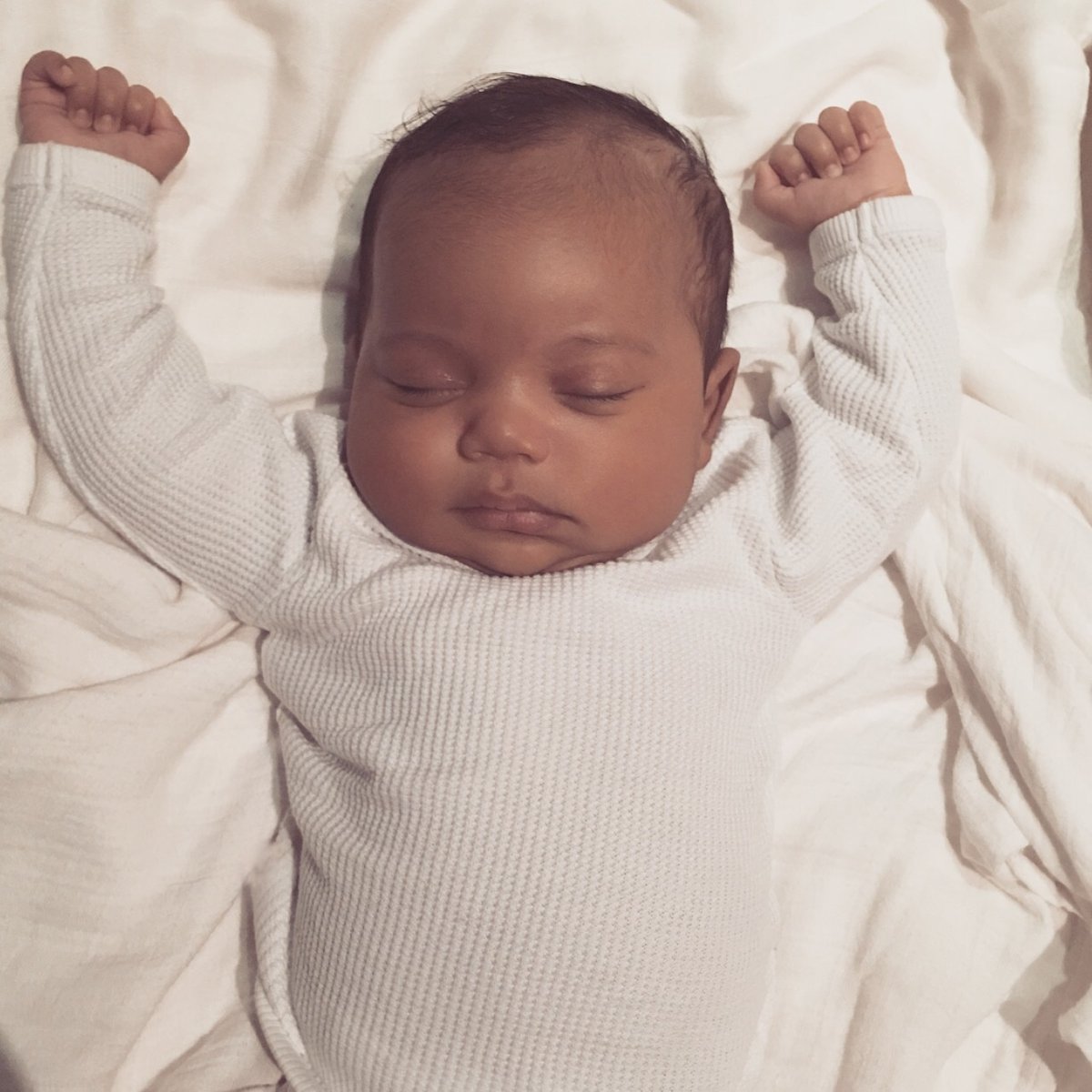 Första bilden på Saint West är här! (Och han är SÅ gullig!)