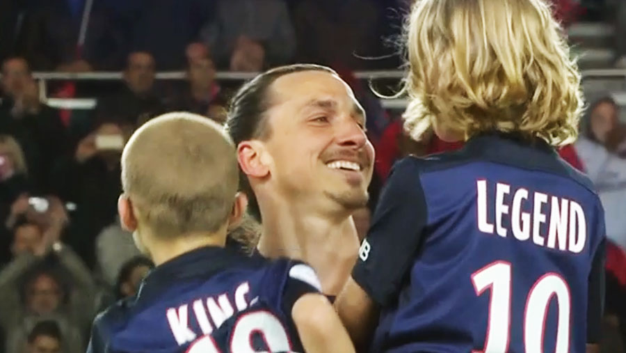 Se klippet: Mäktig hyllning när Zlatan gör historiska målet