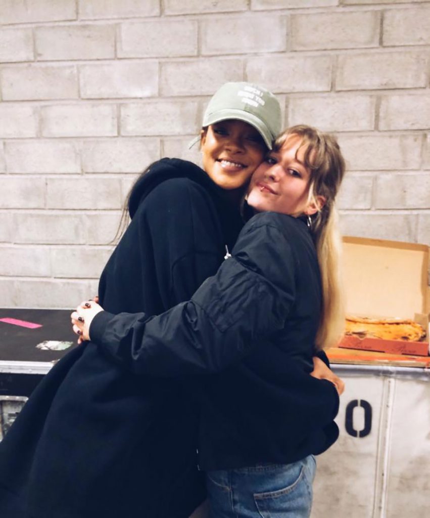 Svenska Ebba, 19 år, träffade Rihanna igår: ”Det var som att möta en kompis!”