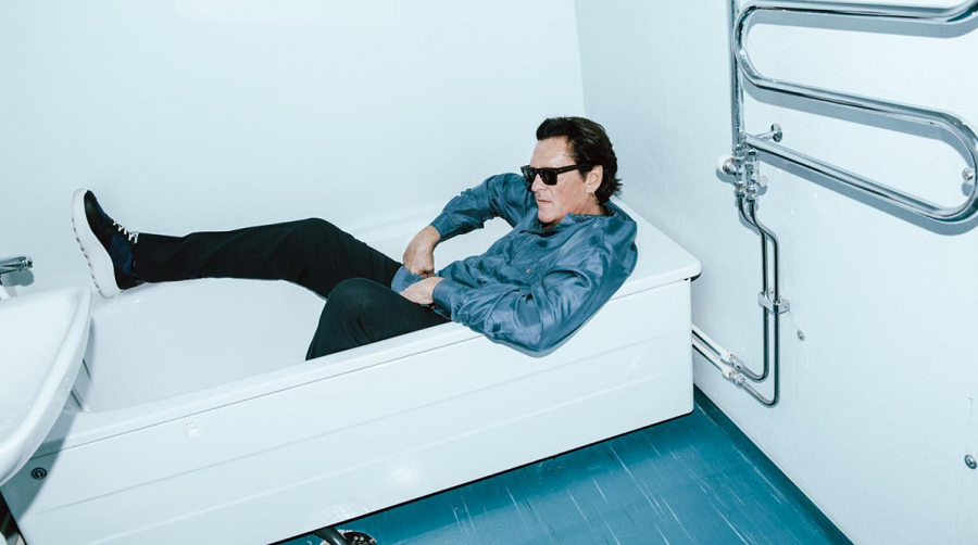 Tarantinofavoriten om svenska sneakerkampanjen: ”Jag skulle kunna bo i Sverige”