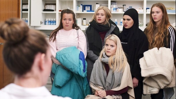 11 viktiga saker Skam har lärt oss om kvinnlig vänskap