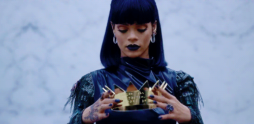 Rihanna tystar kroppshånaren med nya bilden