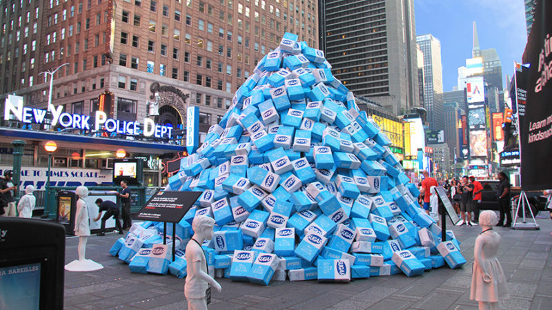 20 000 kilo socker på Times Square – en demonstration för barns hälsa
