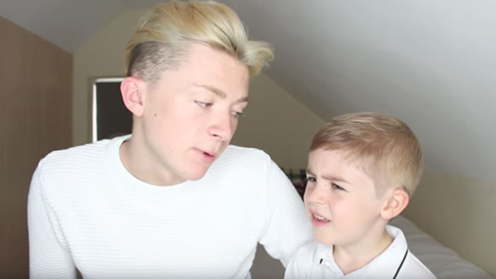 Kommer ut som gay för sin lillebror – nu har miljoner sett videon