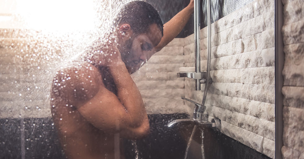 Experten: Det här händer med kroppen om du duschar för ofta