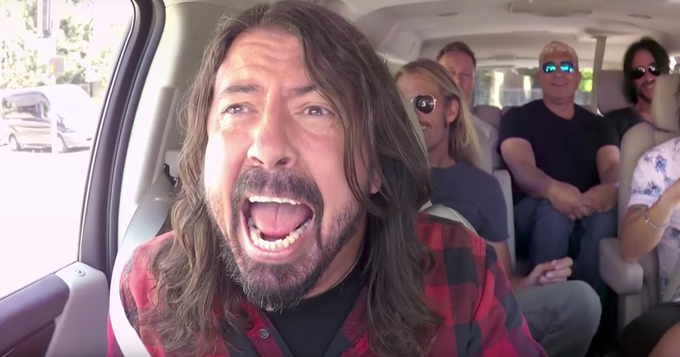 Foo Fighters bjuder på trumduell och humor i Carpool Karaoke