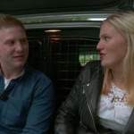 Mikaela pratar om sin dyslexi med Dennis