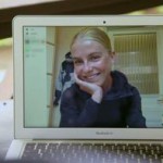 Erik ringer Charlotte i Kärlek åt alla