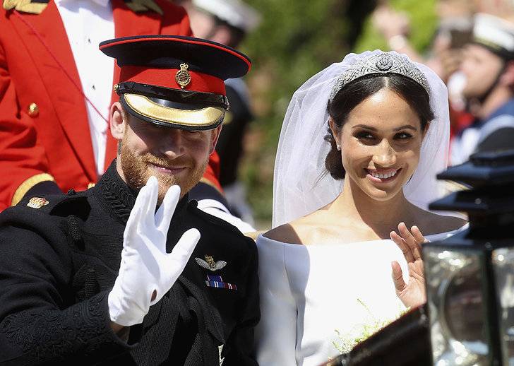 Här hunkhyllas Prins Carl Philip utomlands – och det hela spårade ur